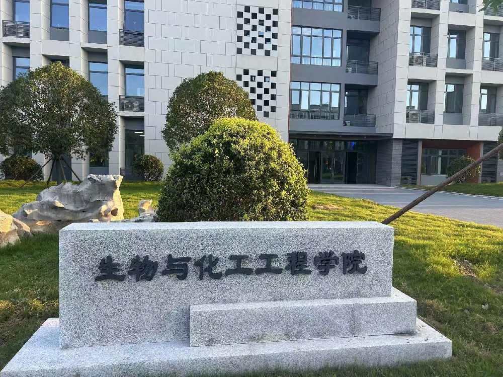 石渠县扬州职业大学体育场高杆灯项目